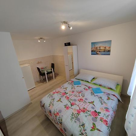 Rooms Neda Izola Buitenkant foto